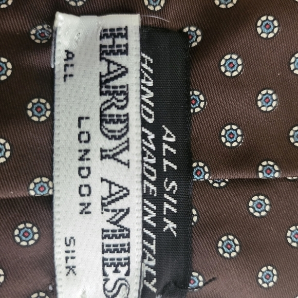 Hardy Amies Brown Pinwheel Print Silk Tie. - Picture 3 of 4